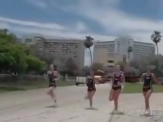 Колеж момичета пръст чукане путка на задна седалка