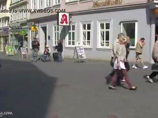 Damjana - луд татуиран млад жена гол в публичен улици