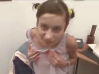 Офис тийн мастурбиране космати вагина