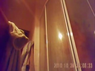 26 yo брюнетка з великий цицьки спіймана по шпигун камера в душ