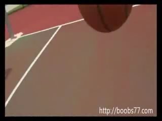 漂亮 奇卡 瓶 出 上 篮球 法庭