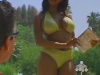 Extraordinary чорна streetwalker йде попереду її вагіна
