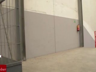 Вона stops в thief і дроти він a сексуальний interrogation