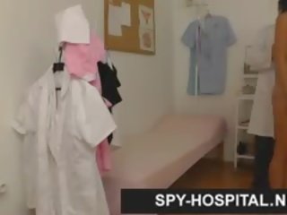 Elder gyn 主 偷窥 appreciates 到 间谍