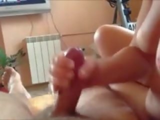 Тя agreed към а ръчна работа на на 1-ви дата