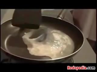 Мръсен червенокоси храни а много на изпразване