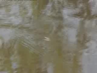 Мацка двойка чукане от на lake