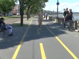 Сладъл блондинки тийн karol нудисти в публичен