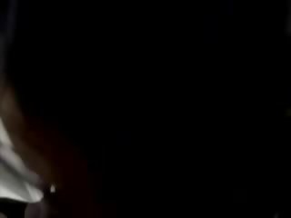 Недосвідчена мов з a смаглява секретарка дає глава