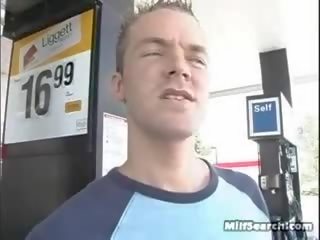 Мати я d подібно для ебать pumping gas отримує закачується herself1
