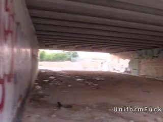 Підробка поліцейський чубчик inked білявка в underpass