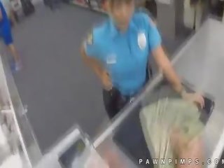 Реальний поліцейський moonlights як ho для pawn магазин