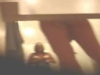 Дівчинки дупа є recorded по прихований камера