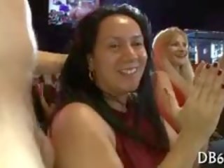 Роздягатися танцюрист п'яний на hen-party