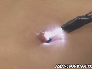 Азіатська goddess bond і fuckd по a трахання машина