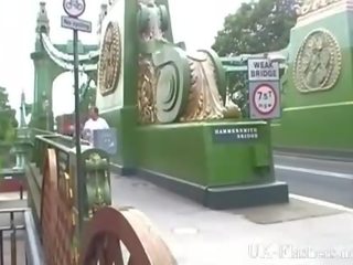Hammersmith мост публичен голота на shaz