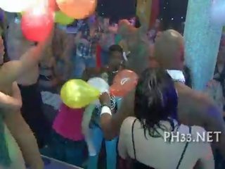 Гол waiters welcomes към майната