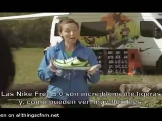 Облечена жена гол мъж commercial за nike безплатно