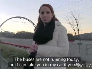 Рудоволоса смоктати manhood в faketaxi в публічний