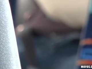 সুন্দরী শৌখিন জিএফ nesty pumped মধ্যে একটি বাস