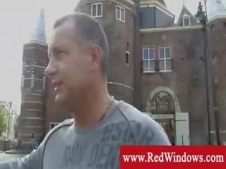 Турист насолоджуючись a секс tour в амстердам