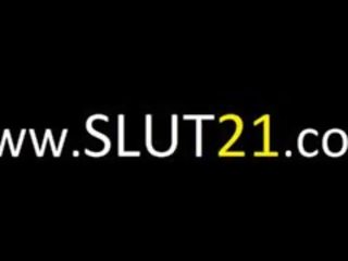 Извънредно уау путка dildoing на а шезлонг