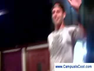 拉丁 学生 得到 捣烂