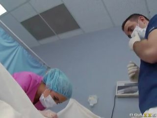 メディカル practitioner テイラー と a 新しい healer