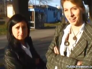 Привабливий публічний мінет