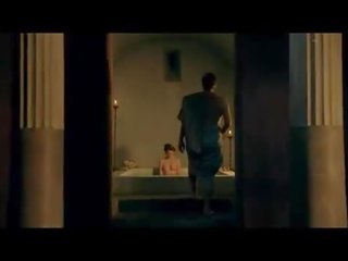 Люсі lawless з оголеними грудьми в в ванна