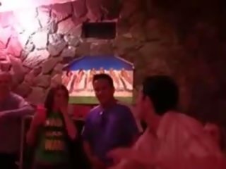 Коледж груповуха секс відео на в вечірка