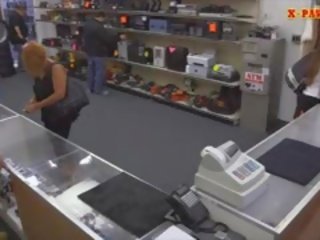 Огромен дупе аматьори ударих с pawnkeeper в на задна стаичка