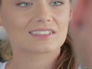Спортивний дорогий софі lynx користується чудова footsex