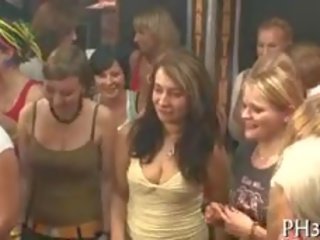 Нудисти waiters welcomes към майната