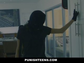 Punishteens - голям дупе thief оковани с белезници и прецака