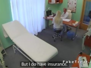 Голям бюст delightful блондинки бретон терапевт