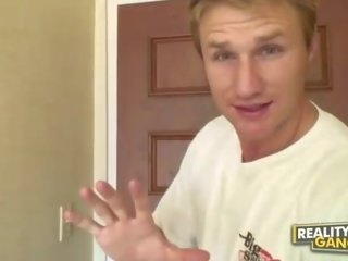 Аматьори удивителни примамлив блондинки кучки говорим с на пица youth в на живеене стая