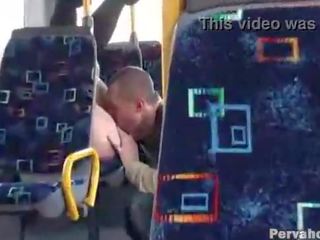 Ххх кліп і ексгібіціоніст пара на публічний автобус