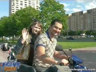 মানুষ উপর ঐ motor bike খারাপভাবে owns লুচ্চা diva