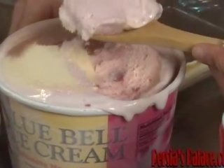 Две тъмен коси lezzies наслаждавайки в мокри и разхвърлян ххх видео в кухня