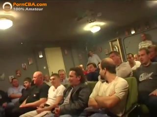 Porncba: 한 grown 과 두 젊은 굉장한 아가씨 송풍 파티