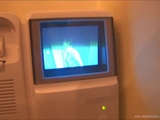 Манда введення в a туалет