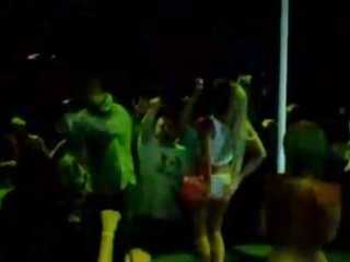 І з оголеними грудьми великий титьки нечупари на в клуб