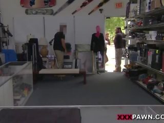 Magnificent сервитьорка в на pawnshop