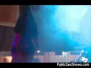 رائع مغر مظلم الشعر في خشب الأبنوس الأحذية تظاهر و رقص في تعري فيد