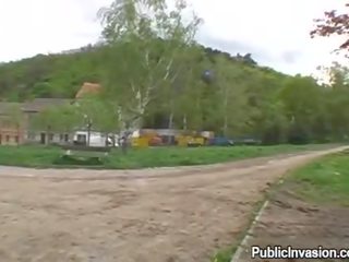 Вологий і дика публічний мінет