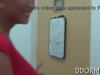 Дивовижна коледж відео