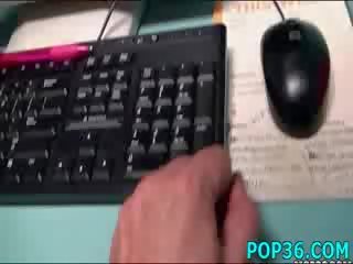 Лялька genuinely користується для дорослих кліп
