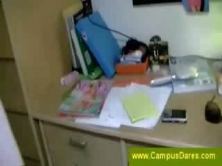 学生们 业余 模型 兄弟会 幻想 女人 车型 奶 暗 头发 黑发 学院 dormatory 业余 学院 青少年 大学