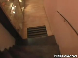 Вологий і дика публічний мінет